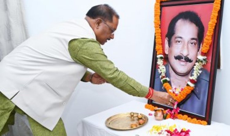 मुख्यमंत्री विष्णु देव साय ने पूर्व केन्द्रीय मंत्री स्वर्गीय श्री दिलीप सिंह जूदेव की पुण्यतिथि पर  नमन करते हुवे कहा स्व.जुदेव का सपना हुआ पूरा उनके आशीर्वाद से आज मैं मुख्यमंत्री,उनसे बहुत कुछ मिला सीखने,मुझे राजनीति जीवन में आगे बढ़ाने का श्रेय सबके चहेते कुमार साहब का