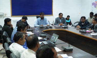 कलेक्टर ने नगरीय निकाय और त्रिस्तरीय पंचायत आम निर्वाचन की तैयारी के संबंध में लिया नोडल अधिकारियों का समीक्षा बैठक : किसी भी अधिकारी और कर्मचारी को अवकाश पर नहीं रहने का निर्देश