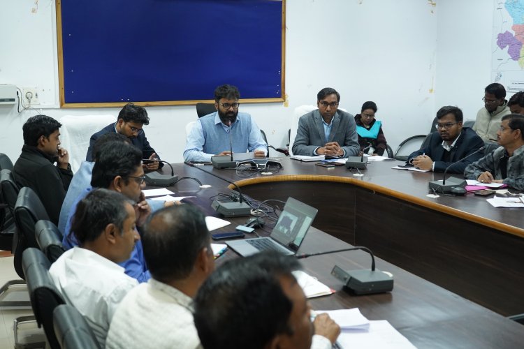 कलेक्टर ने नगरीय निकाय और त्रिस्तरीय पंचायत आम निर्वाचन की तैयारी के संबंध में लिया नोडल अधिकारियों का समीक्षा बैठक : किसी भी अधिकारी और कर्मचारी को अवकाश पर नहीं रहने का निर्देश