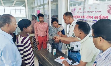 हर घर तक फाइलेरिया की दवा पहुंचाने स्वास्थ्य विभाग ने शुरु किया सामूहिक दवा सेवन कार्यक्रम : पार्षद प्रेरणा थवाईत ने कोरवा बच्चों को दवा खिला किया कार्यक्रम का शुभारंभ