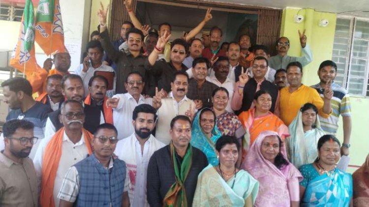 भाजपा ने शक्ति प्रदर्शन रैली निकाल सभी अधिकृत डीडीसी प्रत्याशियों को कराया विधिवत नामांकन दाखिल,हजारों कार्यकर्ता हुवे शामिल,प्रत्याशियों ने स्व.दिलीप सिंह जूदेव की प्रतिमा पहुंच लिया उनका आशीर्वाद