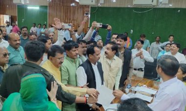 सालिक साय अध्यक्ष और शौर्य प्रताप सिंह जूदेव हुवे निर्विरोध निर्वाचित,भाजपा की बनी जिला पंचायत सरकार,जय जय जूदेव के नारे से गूंजा जिला पंचायत