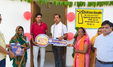 जिला पंचायत अध्यक्ष सालिक साय की अध्यक्षता में कांसाबेल में खंड स्तरीय गृह प्रवेश कार्यक्रम सम्पन्न : प्रधानमंत्री आवास योजना के लाभार्थियों को कराया गया गृह प्रवेश