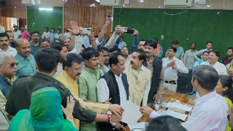 सालिक साय अध्यक्ष और शौर्य प्रताप सिंह जूदेव हुवे निर्विरोध निर्वाचित,भाजपा की बनी जिला पंचायत सरकार,जय जय जूदेव के नारे से गूंजा जिला पंचायत