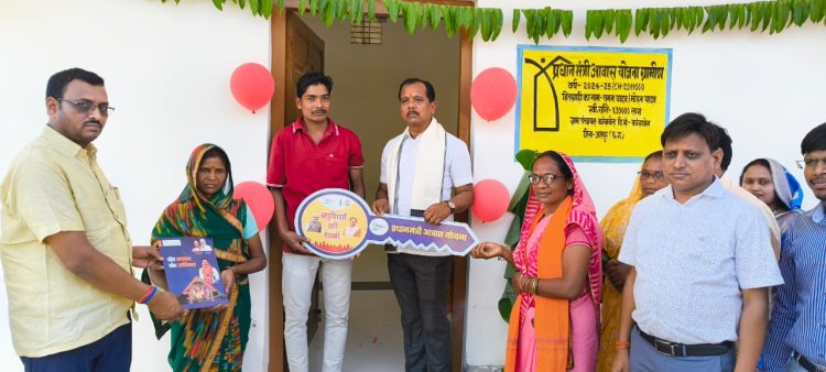 जिला पंचायत अध्यक्ष सालिक साय की अध्यक्षता में कांसाबेल में खंड स्तरीय गृह प्रवेश कार्यक्रम सम्पन्न : प्रधानमंत्री आवास योजना के लाभार्थियों को कराया गया गृह प्रवेश