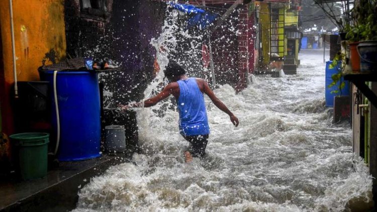 समय से पहले आए मॉनसून से मुंबई में येलो अलर्ट, देश के इन राज्यों में आंधी-बारिश का कहर