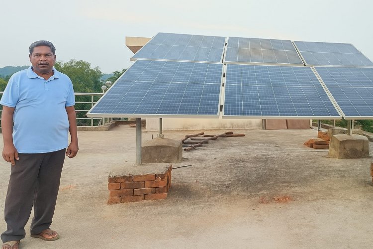 जशपुर जिला में प्रधानमंत्री सूर्य घर मुफ्त बिजली योजना से लोगों को हो रही है आर्थिक बचत, पर्यावरण संरक्षण को भी मिल रहा बढ़ावा,योजना से हुवे लाभार्थी सुभाष मिंज को बिजली बिल में हुई भारी बचत