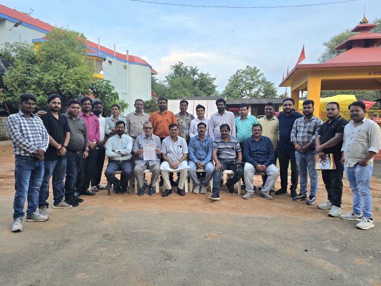 कैबिनेट की बैठक में वरिष्ठ मीडियाकर्मी सम्मान निधि को 10 हजार रुपये से बढ़ाकर 20 हजार रुपये किए जाने का ऐतिहासिक फैसले पर जशपुर प्रेस क्लब के पत्रकारों ने मुख्यमंत्री का जताया आभार,कहा यह फैसला पत्रकार हित में होगा मील का पत्थर साबित