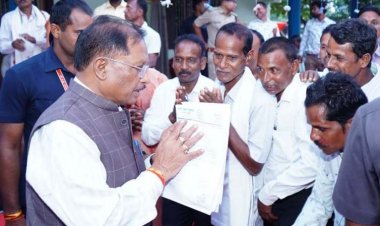 मुख्यमंत्री विष्णु देव साय को दीपपर्व की शुभकामनाएं देने बगिया में लगा रहा तांता : मुख्यमंत्री ने सभी के सुख-समृद्धि की कामना की