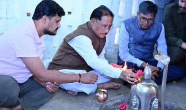 मुख्यमंत्री साय ने परमपूज्य अवधूत भगवान राम की समाधि स्थल के किए दर्शन, उत्साही बाबा जी का लिया आशीर्वाद