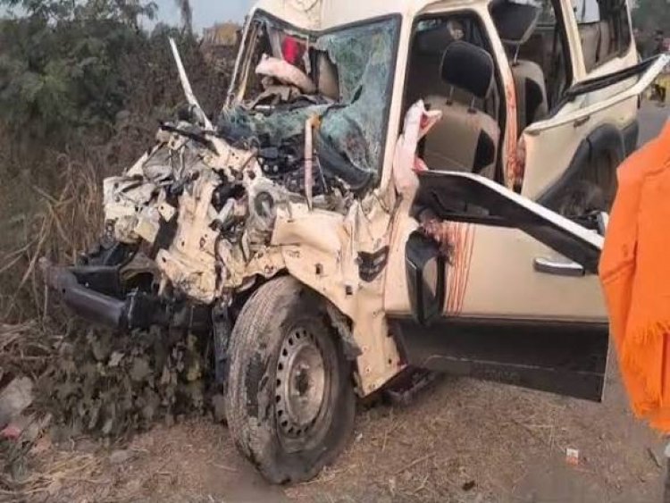 जांजगीर-चांपा जिले के ग्राम सुकली में नेशनल हाईवे 49 पर देर रात ट्रक और स्कॉर्पियो के बीच आमने-सामने की टक्कर में पांच लोगों की मौके पर ही मौत