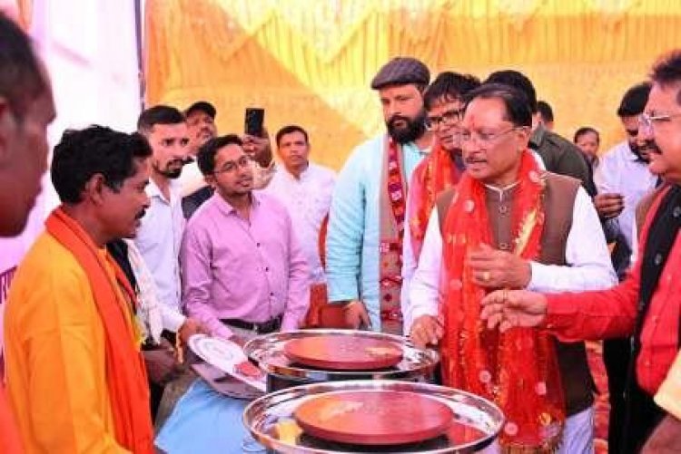 मुख्यमंत्री साय ने कुम्हार समाज के विष्णु महायज्ञ चक्र पूजा कार्यक्रम में शामिल हुए