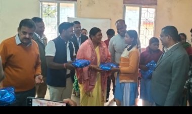 *दिव्यांग बच्चों ने कविता,भाषण,सामूहिक नृत्य और एकल गायन की दी प्रस्तुति,,जशपुर विधायक श्रीमती रायमुनी भगत दिव्यांगों के प्रतिभा को देख कर हुए अत्मविभोर*