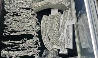 2 लाख के पार जा सकती है चांदी,सोना भी चमका