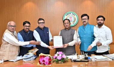 मुख्यमंत्री से सीएआईटी प्रतिनिधियों की सौजन्य मुलाकात, स्वदेशी संकल्प यात्रा में शामिल होने का दिया आमंत्रण