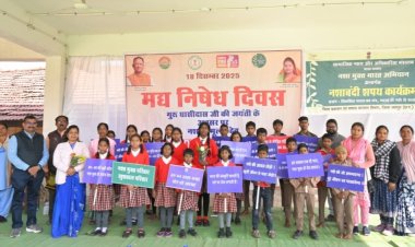 *समाचार*  *बाबा गुरू घासीदास जयंती और रजत जयंती महोत्सव सप्ताह के उपलक्ष्य में मद्य निषेध दिवस का हुआ आयोजन*  *नगर पालिका अध्यक्ष श्री अरविंद भगत ने दिलाई  शपथ*