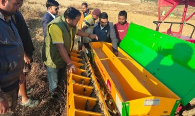 *खुटगांव में वैज्ञानिक पद्धति से सीड ड्रील द्वारा गेहूं को कतार मे बोनी किया गया*