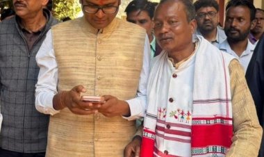 *हिन्दुत्त्व के मुद्दे पर सदैव मुखर रहने वाले कृपा शंकर भगत को जिले के प्रभारी मंत्री ओपी चौधरी और अखिल भारतीय वनवासी कल्याण आश्रम के राष्ट्रीय महामंत्री योगेश बापट ने किया सम्मानित*