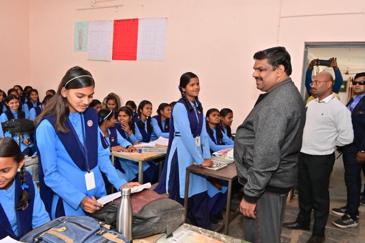 दुर्ग व राजनांदगांव जिले के विद्यालयों का स्कूल शिक्षा मंत्री ने किया आकस्मिक निरीक्षण