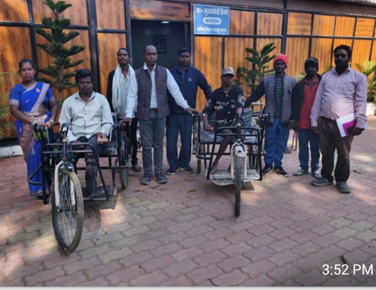 *मुख्यमंत्री कैम्प कार्यालय में दिव्यांग हेरालाल और विनीत को प्रदान किया गया ट्राई सायकल,,,खुशी जाहिर कर मुख्यमंत्री श्री साय को दिया धन्यवाद*