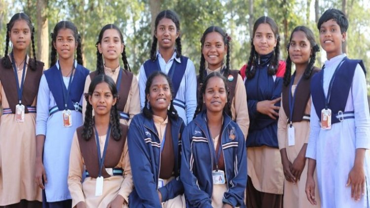 बदल रहा बस्तर, आदिवासी युवतियों के हुनर को मिल रही नई उड़ान