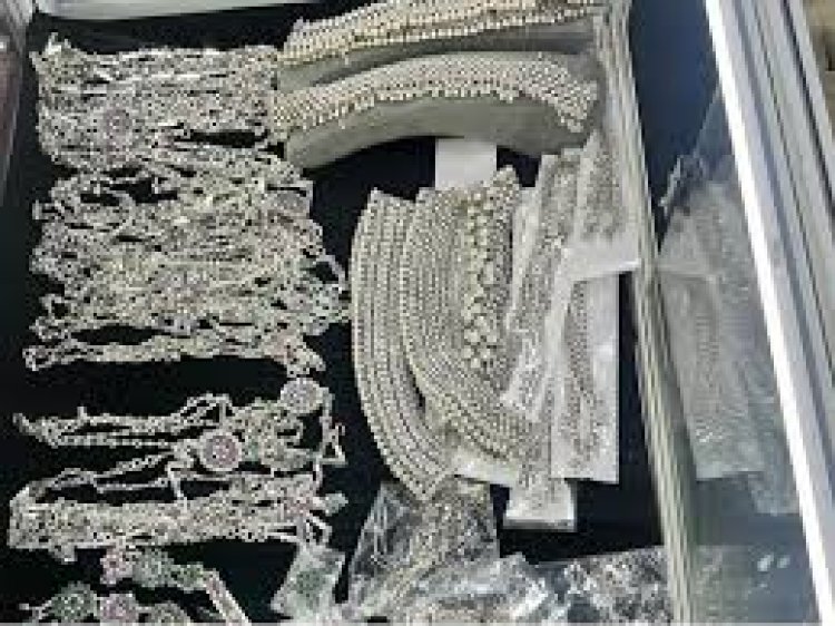 2 लाख के पार जा सकती है चांदी,सोना भी चमका