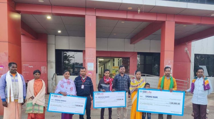 तीन परिवारों को मिला प्रधानमंत्री बीमा योजना का सहारा : बीमा राशि का किया गया भुगतान