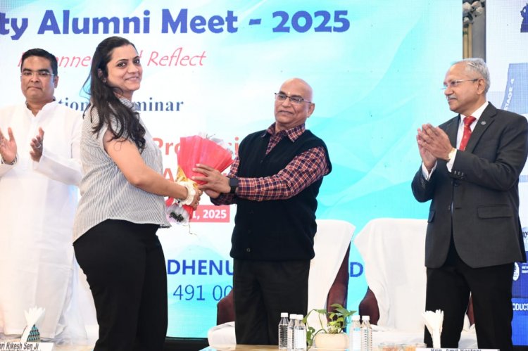 कामधेनु विवि में पूर्व छात्र-छात्राओं का मिलन समारोह संपन्न, अपने अपने अनुभवों को किया साझा