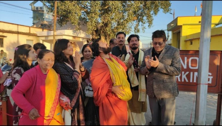 बुढ़ार में विकास की नई रोशनी : महंत अर्जुनदास जी महाराज के करकमलों से मिनी हाई मास्क लाइटों का लोकार्पण