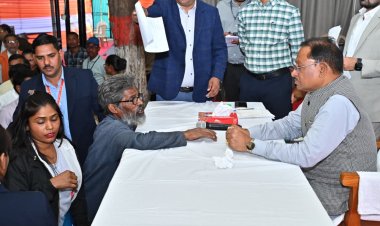 60 वर्षीय अविवाहित श्रमिक हनुमंत राव का नहीं बना था राशन कार्ड...मुख्यमंत्री ने जनदर्शन में तत्काल राशन कार्ड बनाने के दिए निर्देश