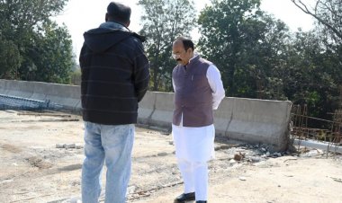 साव ने पुल निर्माण कार्य का किया औचक निरीक्षण, संकेतक बोर्ड लगाने और समय-सीमा में पूर्ण करने दिए निर्देश