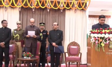 ब्रेकिंग : राज्यपाल डेका ने मुख्य सूचना आयुक्त एवं राज्य सूचना आयुक्तों को दिलाई पद की शपथ……