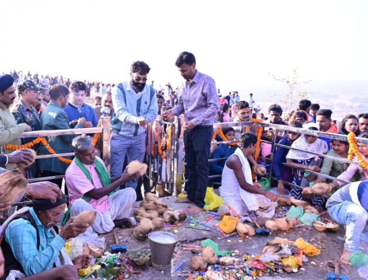 *केशलापाठ पहाड़ पर आस्था का महासंग्राम तमता मेला मे कलेक्टर श्री व्यास हुए शामिल,,,पौश पूर्णिमा पर तीन दिवसीय परम्परागत मेले मे हजारों श्रद्धालुओं ने की खुशहाली की कामना*