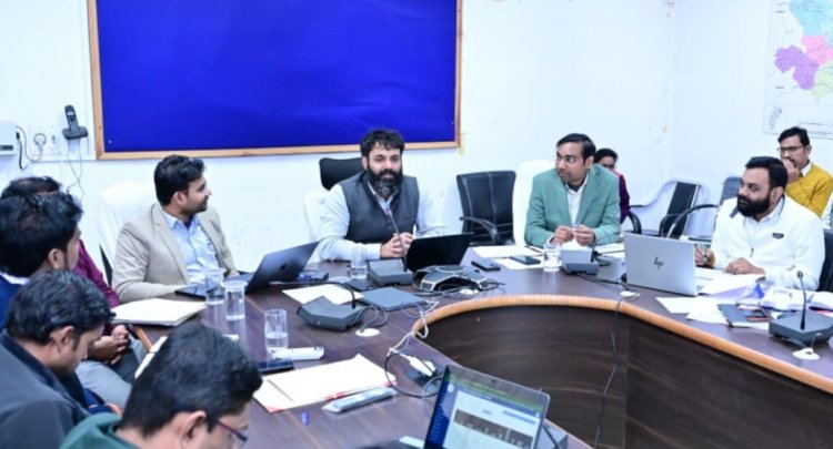 *कलेक्टर ने गणतंत्र दिवस की तैयारी करने के दिये निर्देश,,,विकास कार्यों की उपलब्धियों पर आधारित झांकी तैयार करने ......*