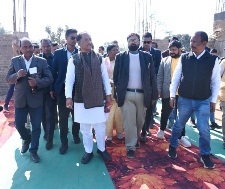 *मुख्यमंत्री ने बगीचा के आधुनिक बैडमिंटन कोर्ट निर्माण कार्य का किया अवलोकन,,2 करोड़ 83 लाख रुपये की लागत से किया जा रहा निर्माण कार्य*