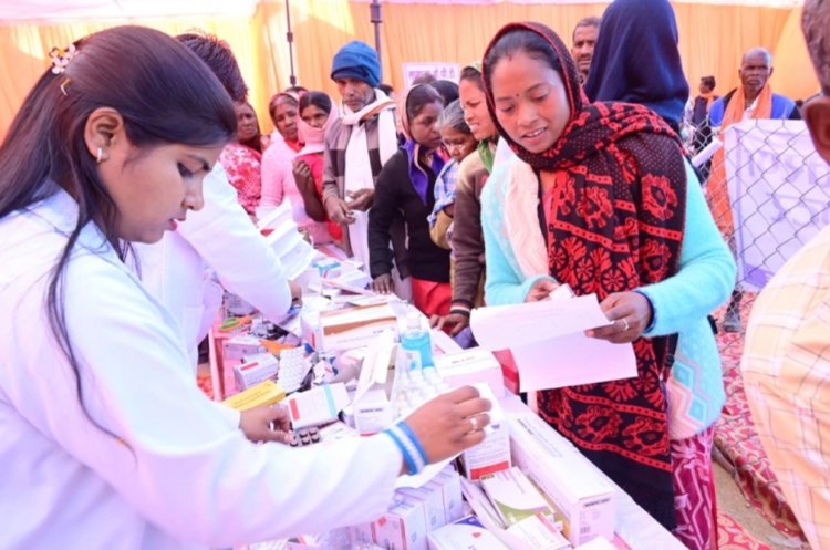 *मुख्यमंत्री श्री विष्णुदेव साय ने बगीचा मे मेगा हेल्थ कैम्प का किया शुभारंभ,,, बगीचा सहित आसपास क्षेत्र के लोगों ने कराया निःशुल्क जाँच,,आवश्यक लैब टेस्ट सहित निःशुल्क दवाईयों का भी किया गया वितरण*