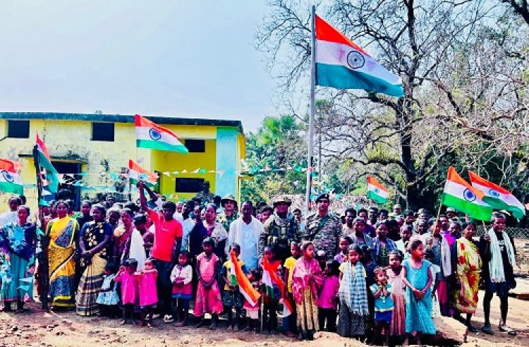 लाल आतंक पर भारी पड़ा लोकतंत्र, नक्सलवाद के गढ़ में गूंजा राष्ट्रगान