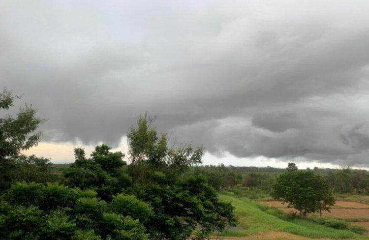 Weather Update : छत्तीसगढ़ में मौसम विभाग का अलर्ट, आज गरज-चमक के साथ हल्की बारिश की संभावना