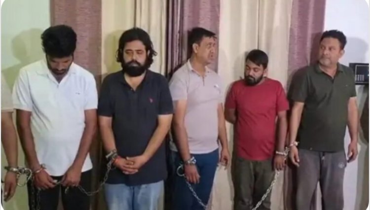 महादेव-ऐप की तर्ज पर सट्टे का नया सिंडिकेट: 40+ गेम्स, रायपुर में कार में दांव लगवाते पकड़े गए, 95 लाख का कैश-सामान जब्त