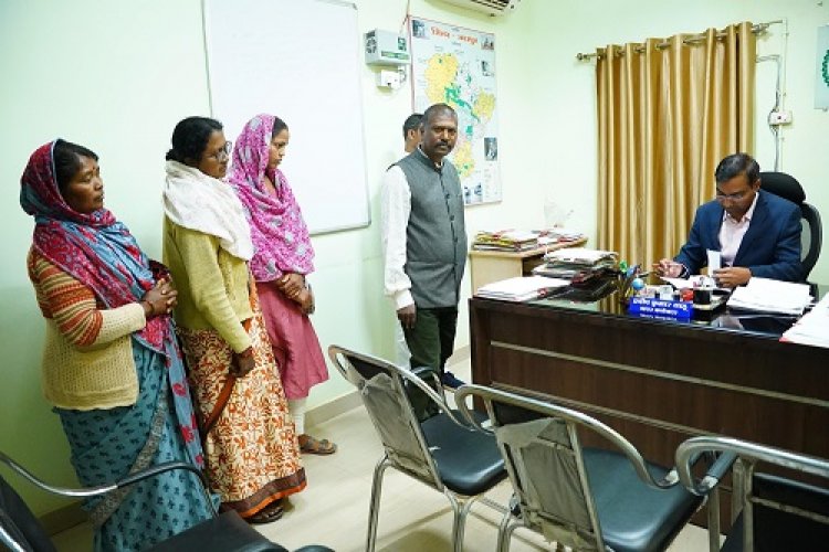 अपर कलेक्टर ने जनदर्शन में सुनी आमजन की समस्याएं