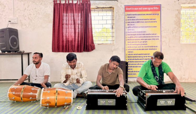 जिन हाथों ने कभी बंदूक थामकर हिंसा को अंजाम दिया, वही प्रशिक्षण लेकर सीख रहे हुनर