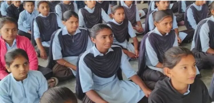 बड़ी ख़बर :धमतरी के सरकारी स्कूल में 35 छात्रों ने काटी कलाइयां, प्रशासन सतर्क—जांच तेज…जाने क्या है मामला ?