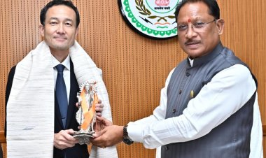 मुख्यमंत्री विष्णु देव साय से जापान दूतावास के राजनीतिक मामलों के मंत्री आबे नोरिआकि ने की सौजन्य मुलाकात