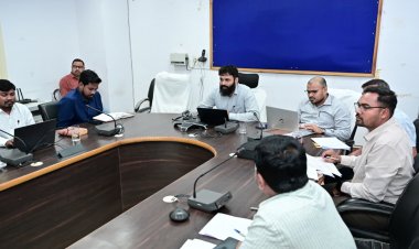 सभी कार्यालयों में ई ऑफिस का संचालन सुनिश्चित करें : कलेक्टर