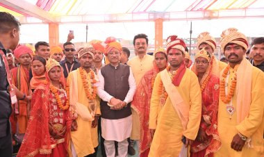 240 जोड़ों के सामूहिक विवाह कार्यक्रम में शिरकत कर मुख्यमंत्री साय ने दिया नवजोड़ो को आशीर्वाद,गरीब एवं जरूरतमंद परिवारों के लिए एक बड़ा सहारा बनकर उभरी मुख्यमंत्री कन्या विवाह योजना