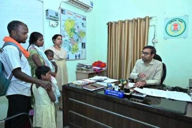 अपर कलेक्टर प्रदीप साहू ने जनदर्शन में सुनी आमजन की समस्याएं