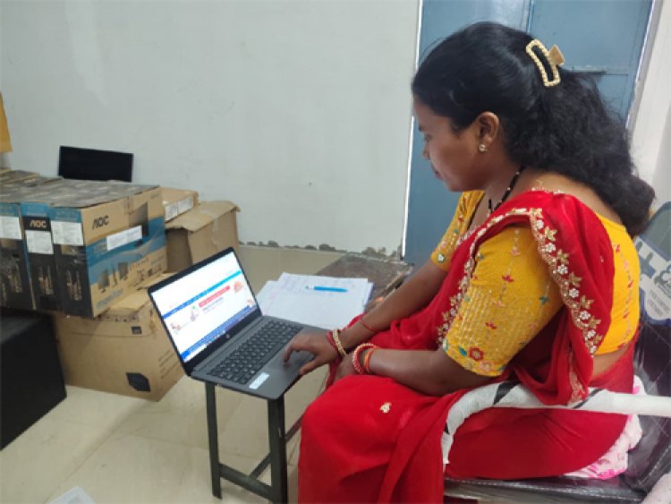 आधार से जुड़ी सेवाएं उपलब्ध करा आत्मनिर्भर बनी संगीता