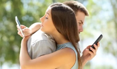 भारत में डिजिटल अफेयर का बढ़ता ट्रेंड: 40 लाख भारतीय इस Extramarital dating app पर एक्टिव