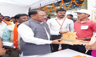 कच्ची झोपड़ी से पक्के घर तक: सिलगेर के माड़वी कोसा ने खुद बनाया आशियाना, मुख्यमंत्री ने सौंपी खुशियों की चाबी