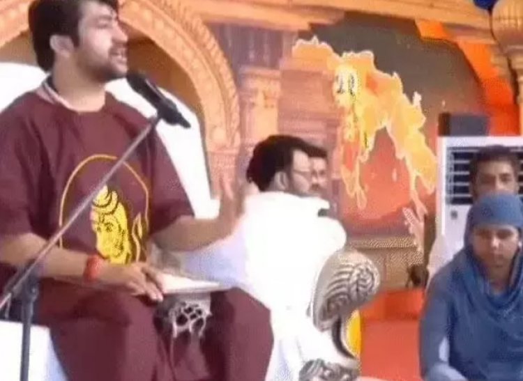 बागेश्वर बाबा ने बुजुर्ग को 1 लाख की आर्थिक मदद दिलाई, कोरबा में लगाया दिव्य दरबार